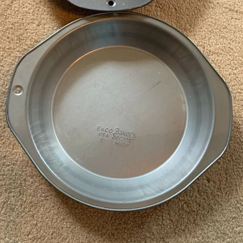 2 EKCO USA Bakers Secret M310 9” Pans